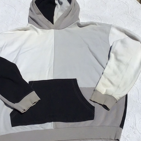 Urban Outfitters L Colorblock Boxy Hooded Sweatshirt with Black White & Grey - Picture 2 of 12